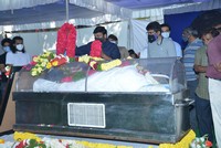Chiranjeevi Pays Last Respcets to Sirivennela Sitaramasastri